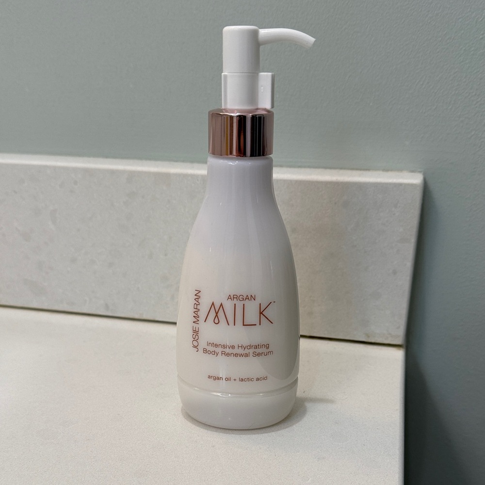 LAST ONE! Josie Maran Argan Milk Intensive Hydrating Body Renewal Serum